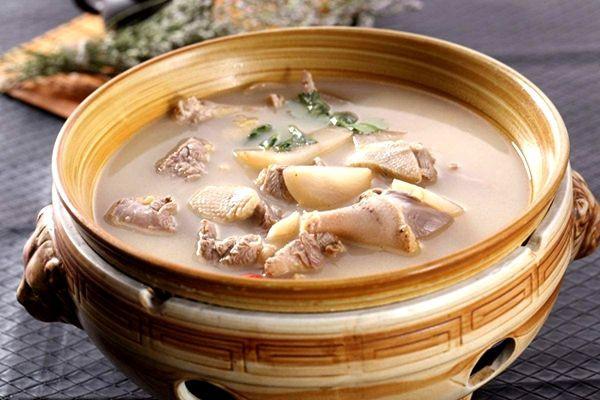 信阳特色小吃——老鸭汤