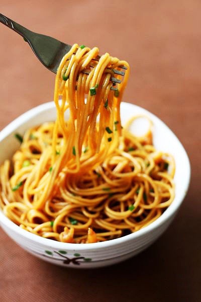 跟着明星汪涵做饭——葱油拌面