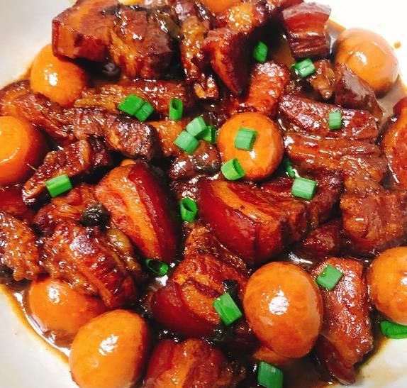 红烧肉的新奇做法——鹌鹑蛋红烧肉
